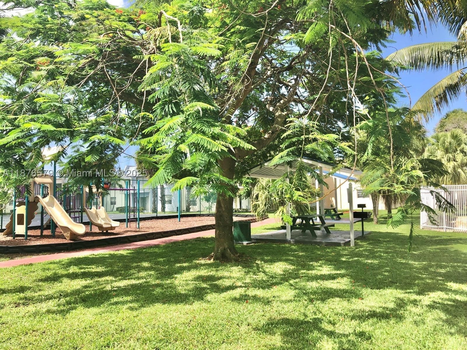 Real estate property located at 411 Executive Center Dr #209, Palm Beach, Clear Lake Palms Condo, West Palm Beach, FL