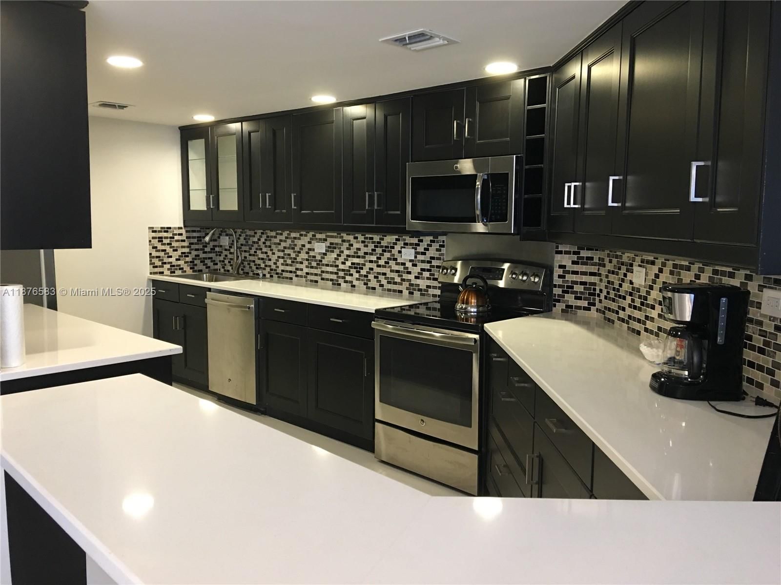 Real estate property located at 7135 Collins Ave #1022, Miami-dade, Burleigh House Condo, Miami Beach, FL