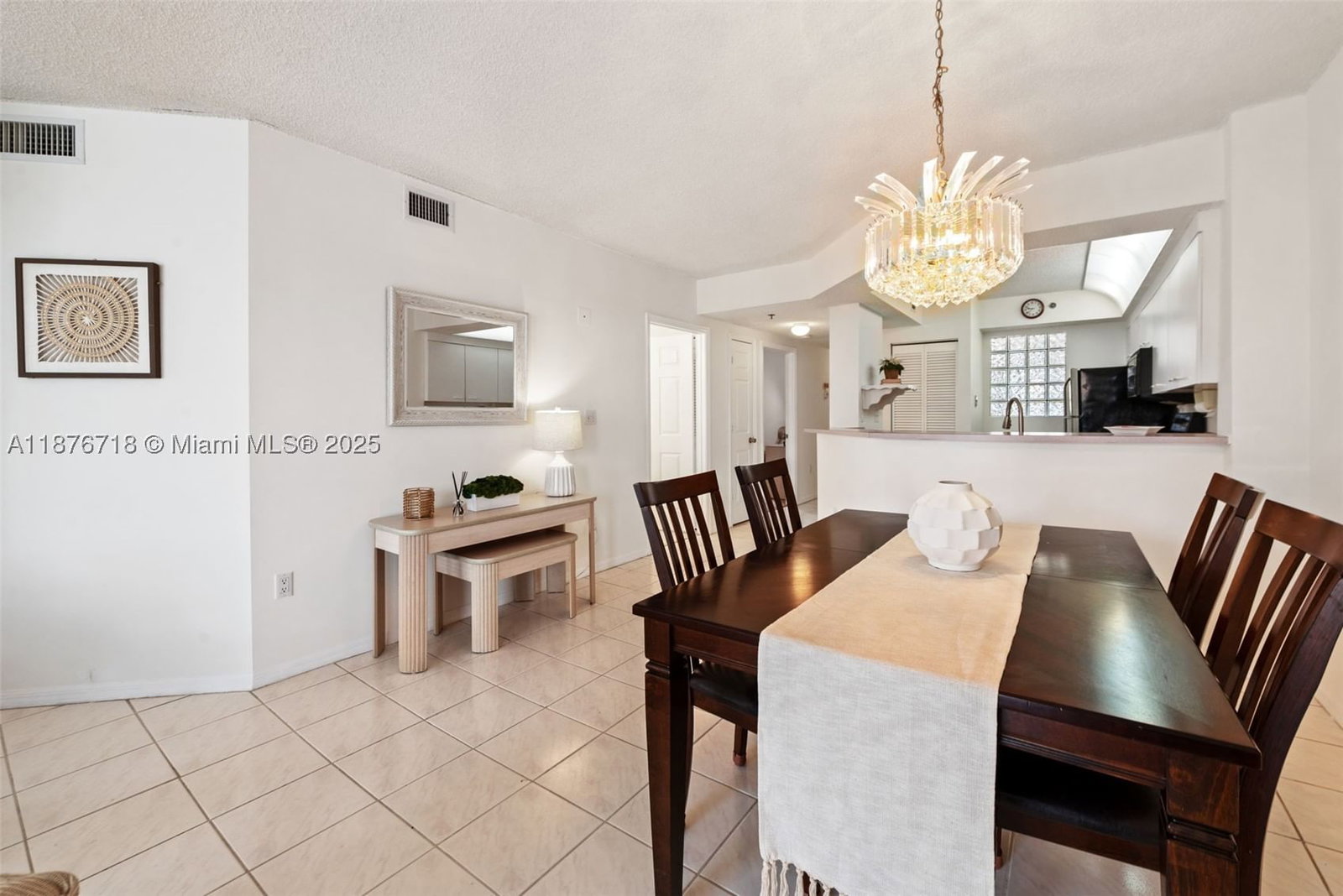 Real estate property located at 18260 Bay Rd #320, Miami-dade, Les Pelicans (the Pelican, Sunny Isles Beach, FL