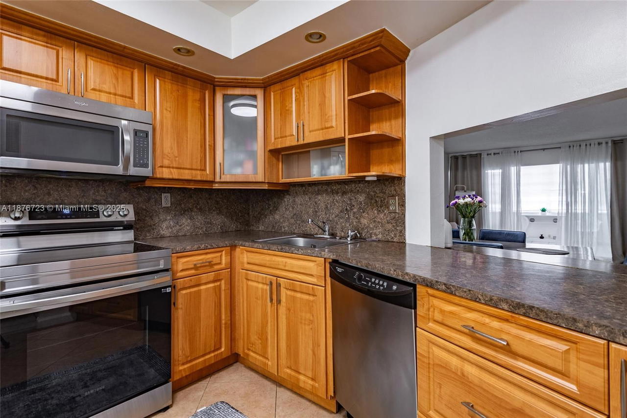 Real estate property located at 1750 191st St #708-2, Miami-dade, Jade Winds Group-daisy Ga, Miami, FL