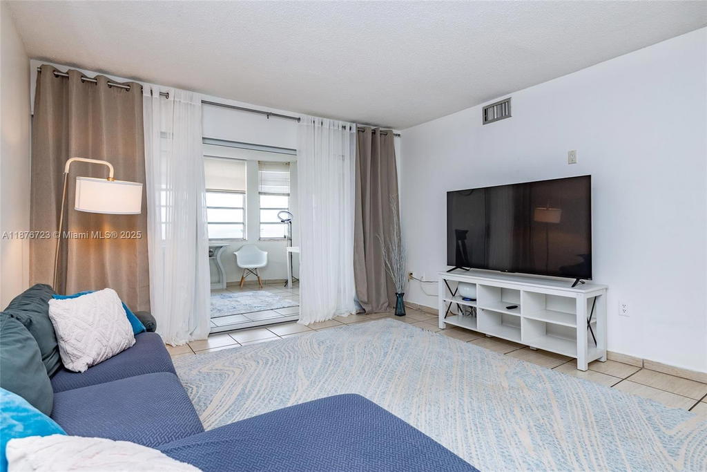 Real estate property located at 1750 191st St #708-2, Miami-dade, Jade Winds Group-daisy Ga, Miami, FL