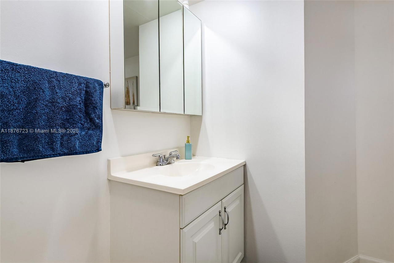 Real estate property located at 1750 191st St #708-2, Miami-dade, Jade Winds Group-daisy Ga, Miami, FL