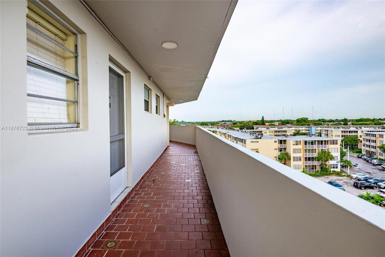 Real estate property located at 1750 191st St #708-2, Miami-dade, Jade Winds Group-daisy Ga, Miami, FL