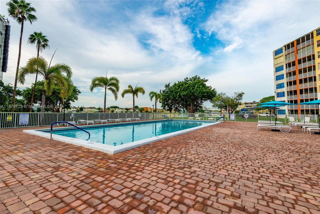 Real estate property located at 1750 191st St #708-2, Miami-dade, Jade Winds Group-daisy Ga, Miami, FL