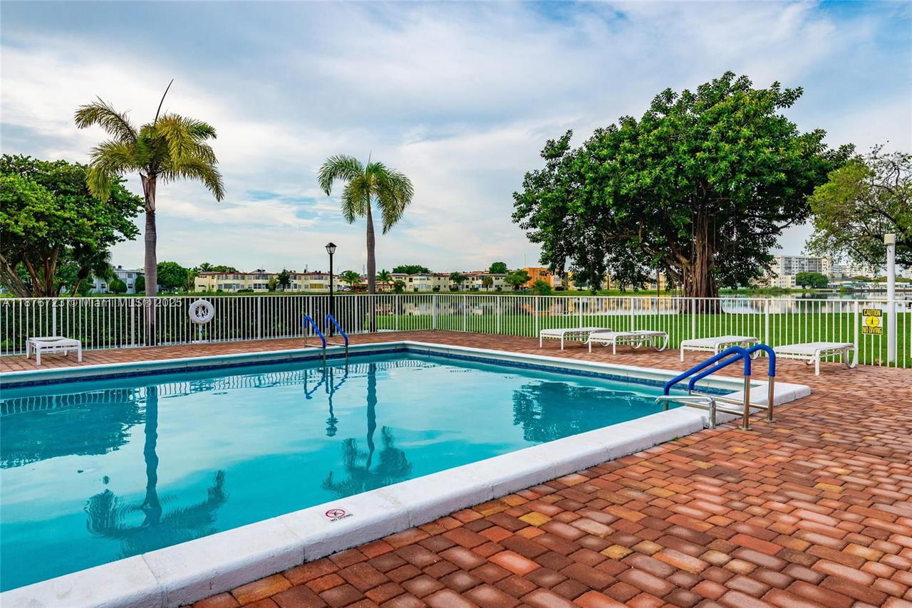 Real estate property located at 1750 191st St #708-2, Miami-dade, Jade Winds Group-daisy Ga, Miami, FL