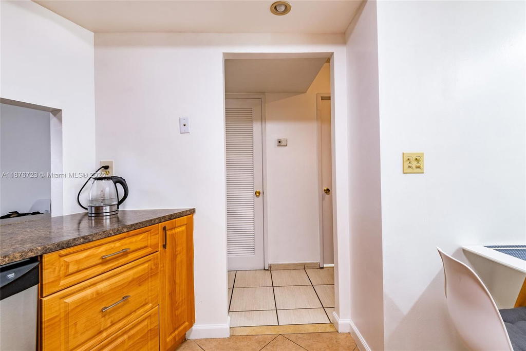 Real estate property located at 1750 191st St #708-2, Miami-dade, Jade Winds Group-daisy Ga, Miami, FL