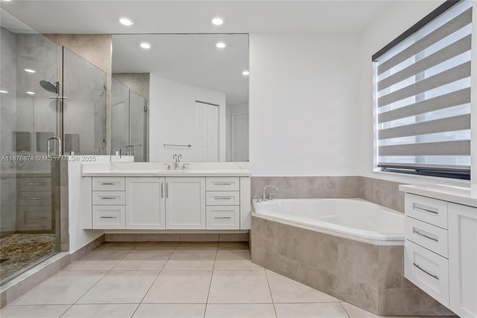 Real estate property located at 10470 Lago Vista Cir, Broward, Cascata At Miralago, Parkland, FL