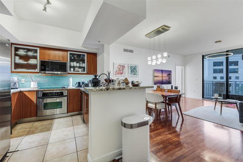 Real estate property located at 888 Douglas Rd #1117, Miami-dade, Puerta De Palmas Condo, Coral Gables, FL
