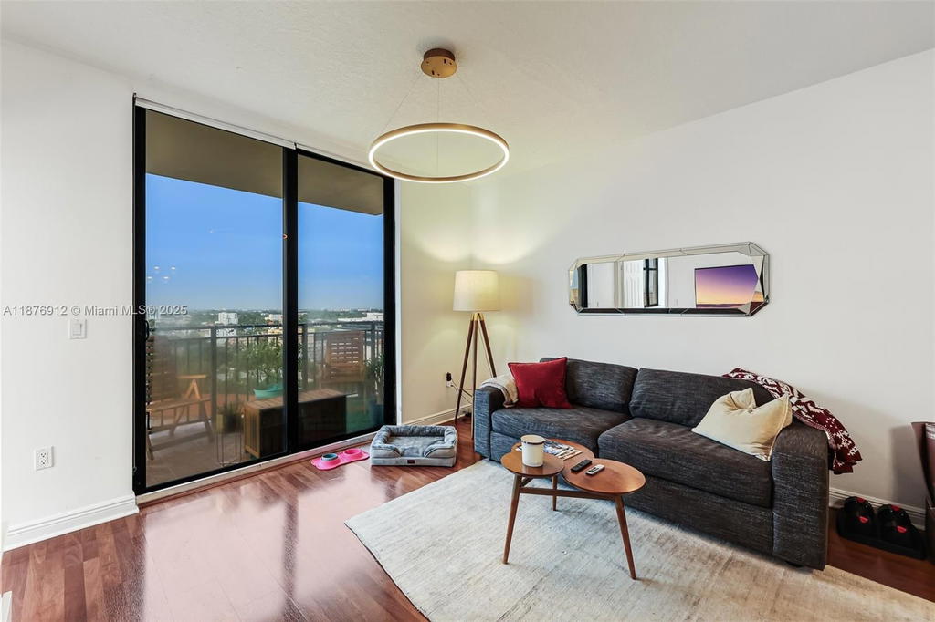 Real estate property located at 888 Douglas Rd #1117, Miami-dade, Puerta De Palmas Condo, Coral Gables, FL