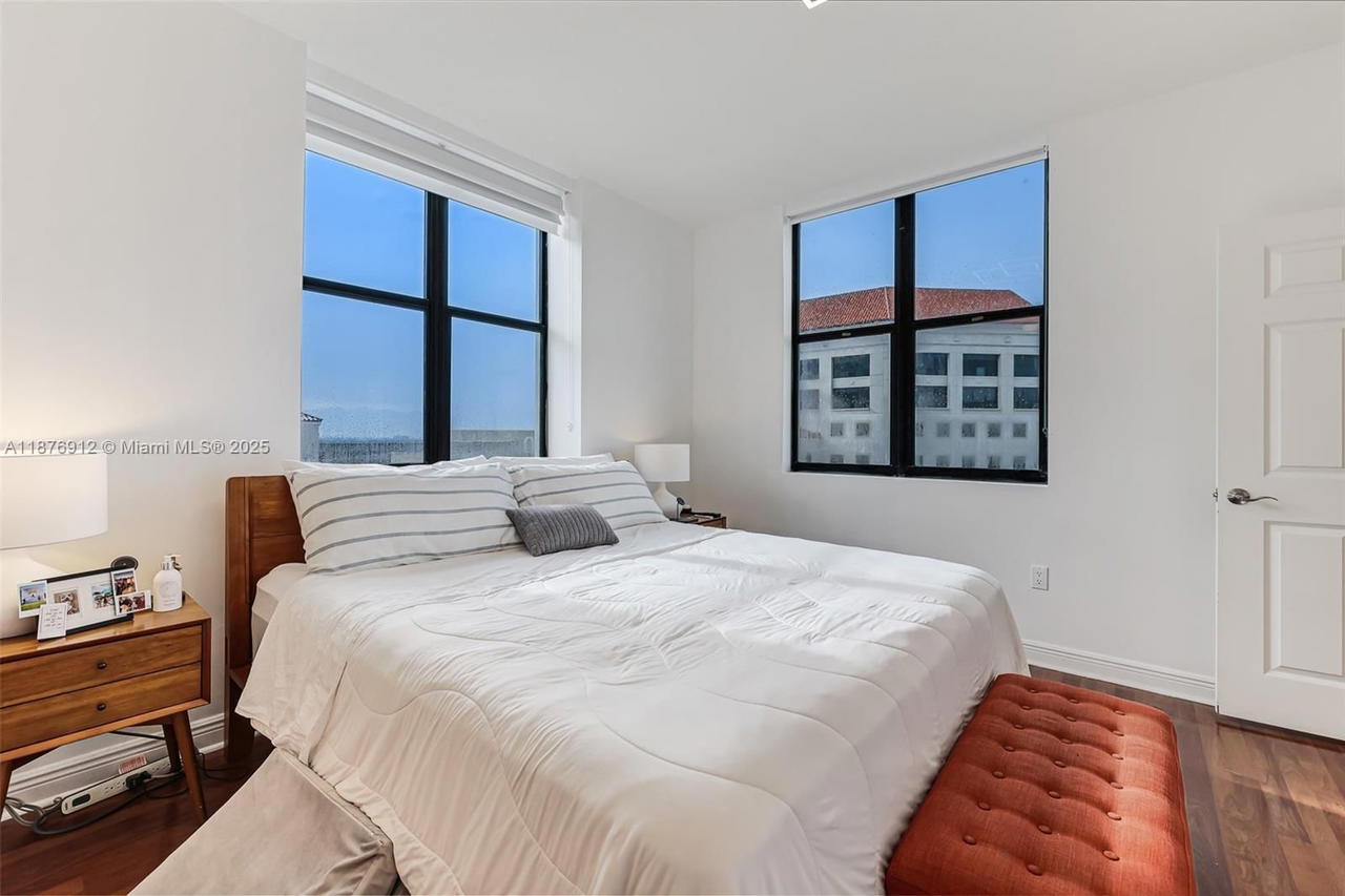 Real estate property located at 888 Douglas Rd #1117, Miami-dade, Puerta De Palmas Condo, Coral Gables, FL