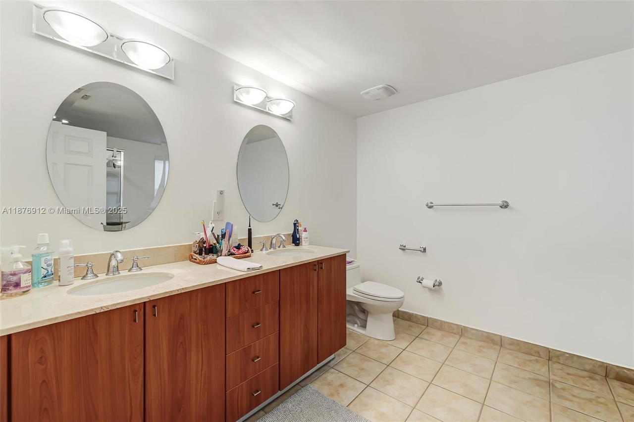 Real estate property located at 888 Douglas Rd #1117, Miami-dade, Puerta De Palmas Condo, Coral Gables, FL