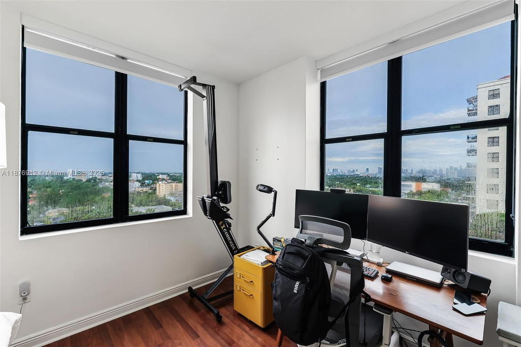 Real estate property located at 888 Douglas Rd #1117, Miami-dade, Puerta De Palmas Condo, Coral Gables, FL