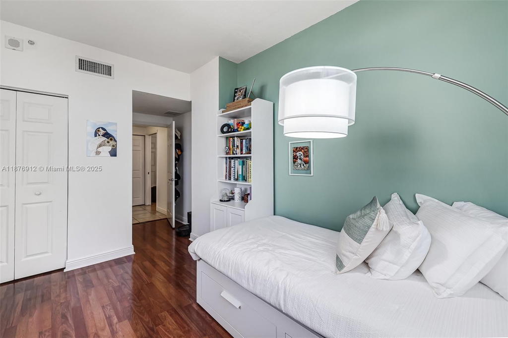 Real estate property located at 888 Douglas Rd #1117, Miami-dade, Puerta De Palmas Condo, Coral Gables, FL