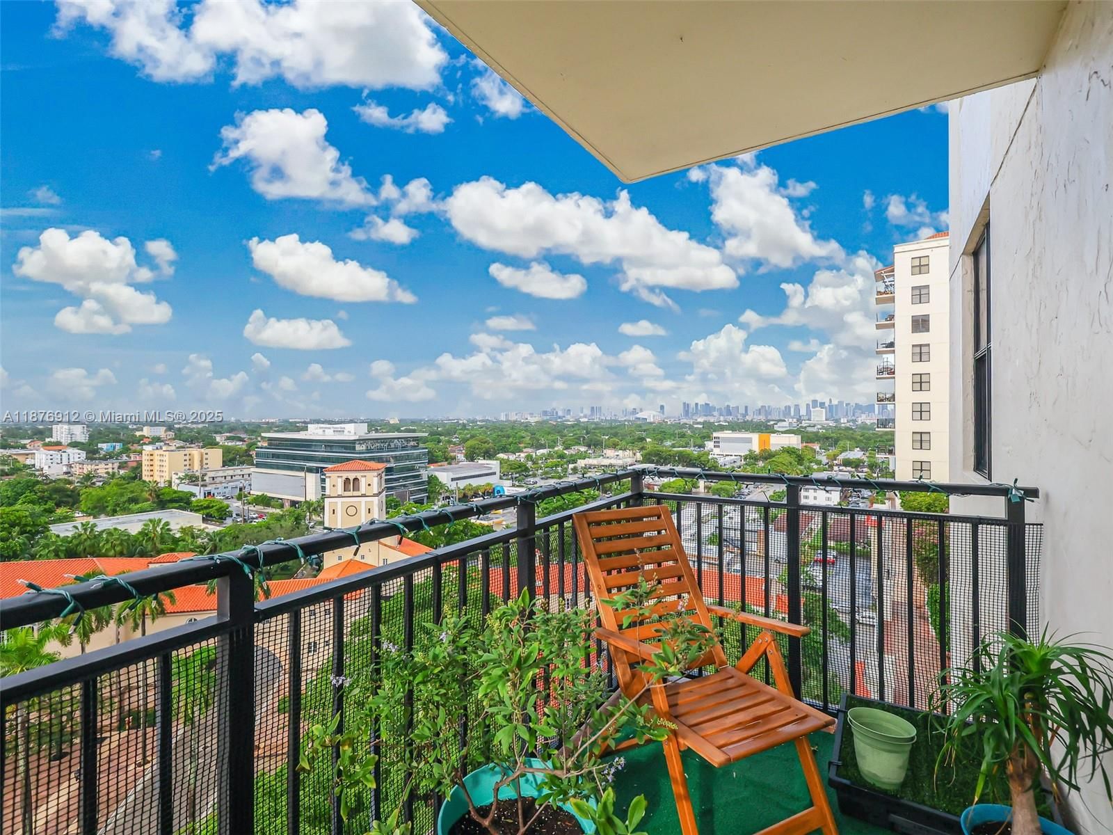 Real estate property located at 888 Douglas Rd #1117, Miami-dade, Puerta De Palmas Condo, Coral Gables, FL