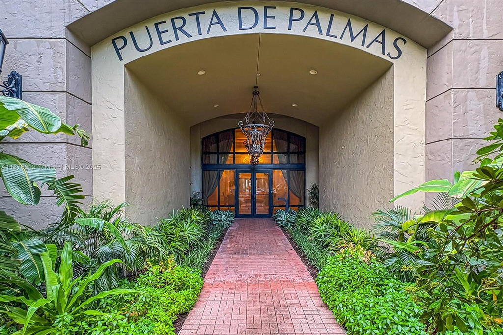 Real estate property located at 888 Douglas Rd #1117, Miami-dade, Puerta De Palmas Condo, Coral Gables, FL