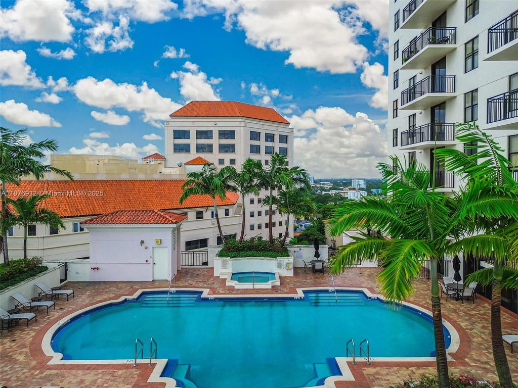 Real estate property located at 888 Douglas Rd #1117, Miami-dade, Puerta De Palmas Condo, Coral Gables, FL