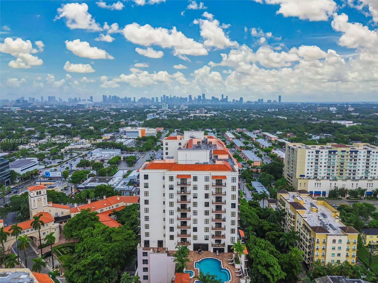 Real estate property located at 888 Douglas Rd #1117, Miami-dade, Puerta De Palmas Condo, Coral Gables, FL