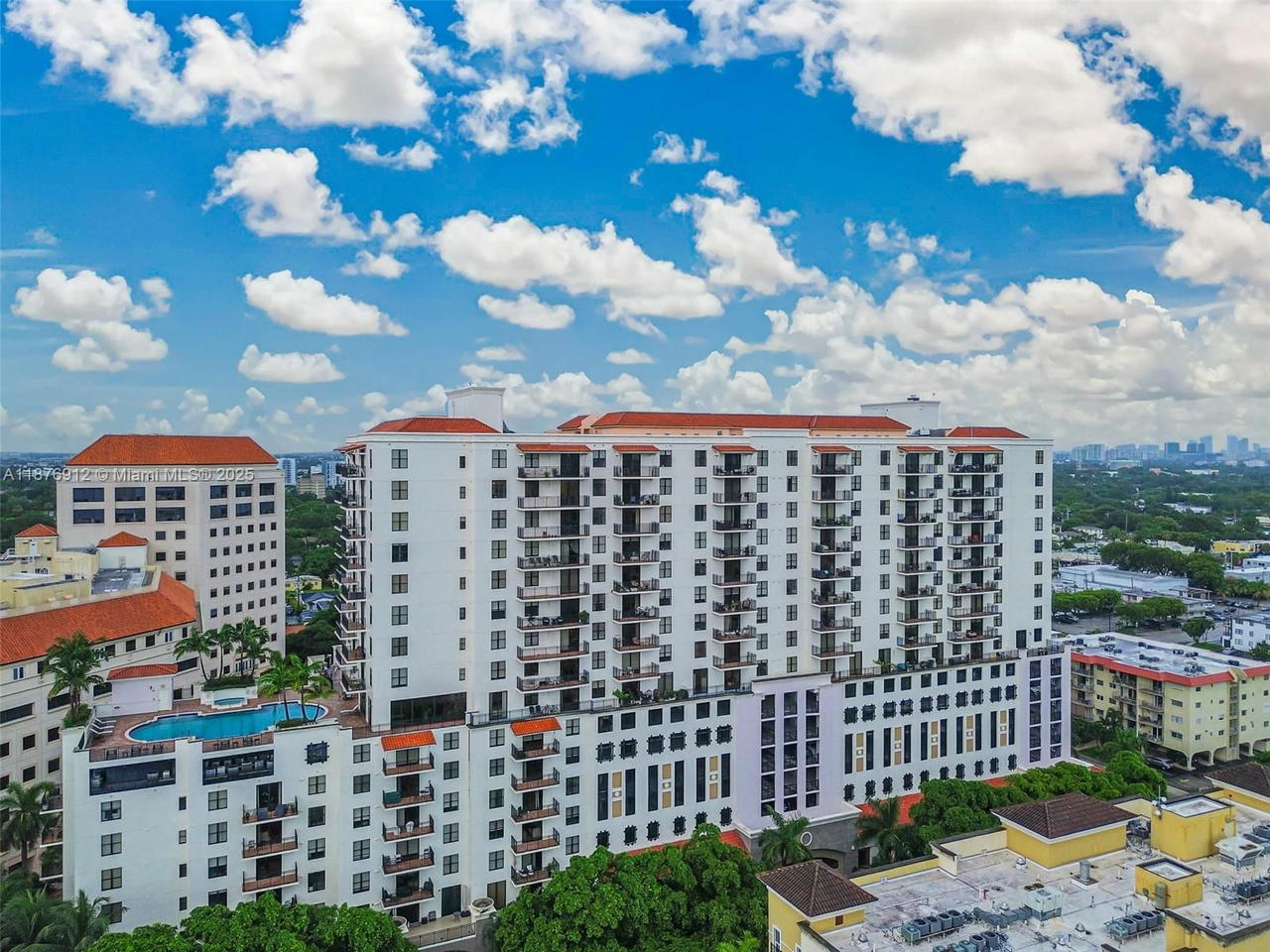 Real estate property located at 888 Douglas Rd #1117, Miami-dade, Puerta De Palmas Condo, Coral Gables, FL