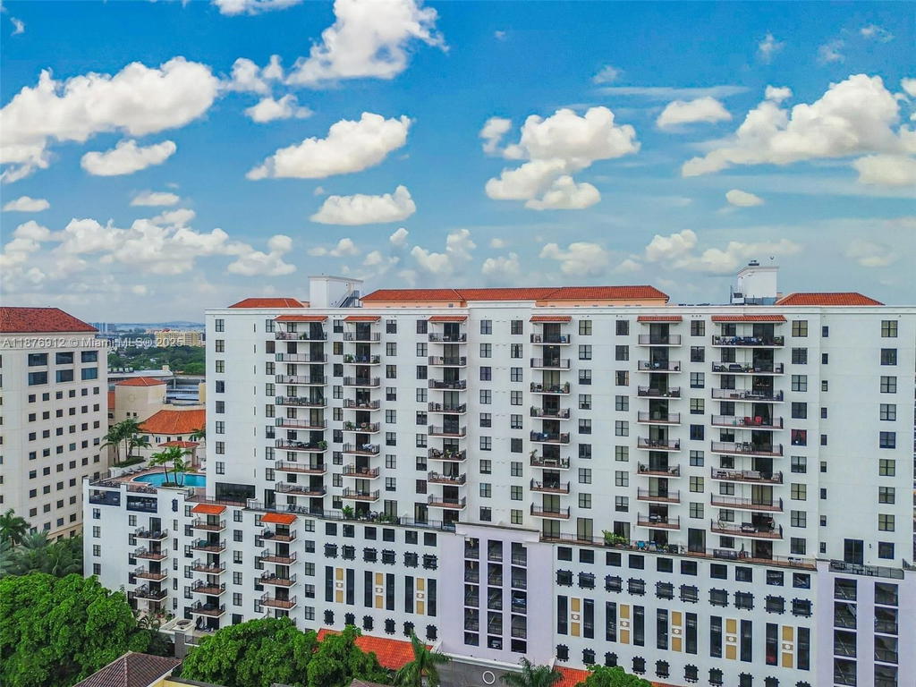 Real estate property located at 888 Douglas Rd #1117, Miami-dade, Puerta De Palmas Condo, Coral Gables, FL
