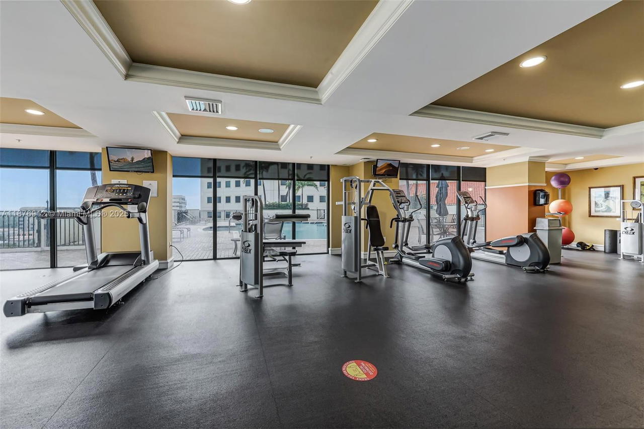 Real estate property located at 888 Douglas Rd #1117, Miami-dade, Puerta De Palmas Condo, Coral Gables, FL