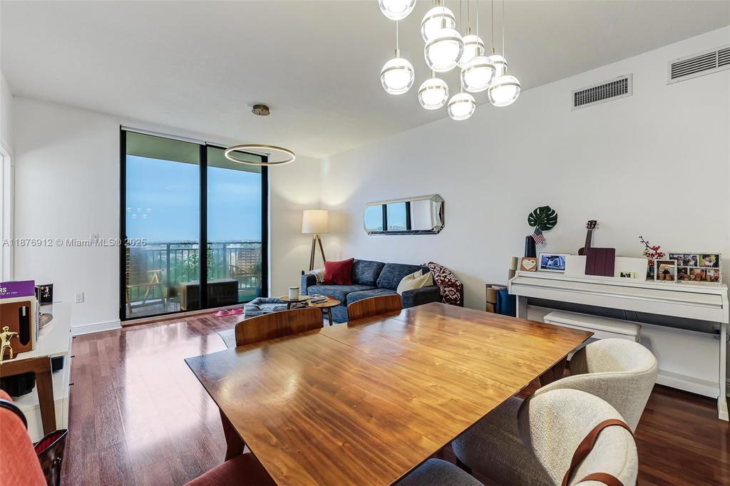 Real estate property located at 888 Douglas Rd #1117, Miami-dade, Puerta De Palmas Condo, Coral Gables, FL
