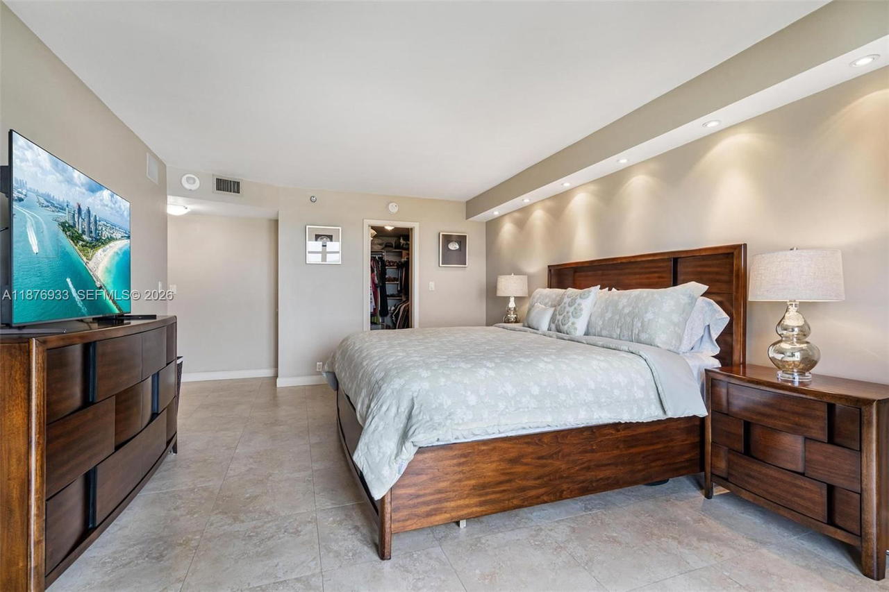 Real estate property located at 2000 Towerside Ter #1407, Miami-dade, Towers Of Quayside Condo, Miami, FL