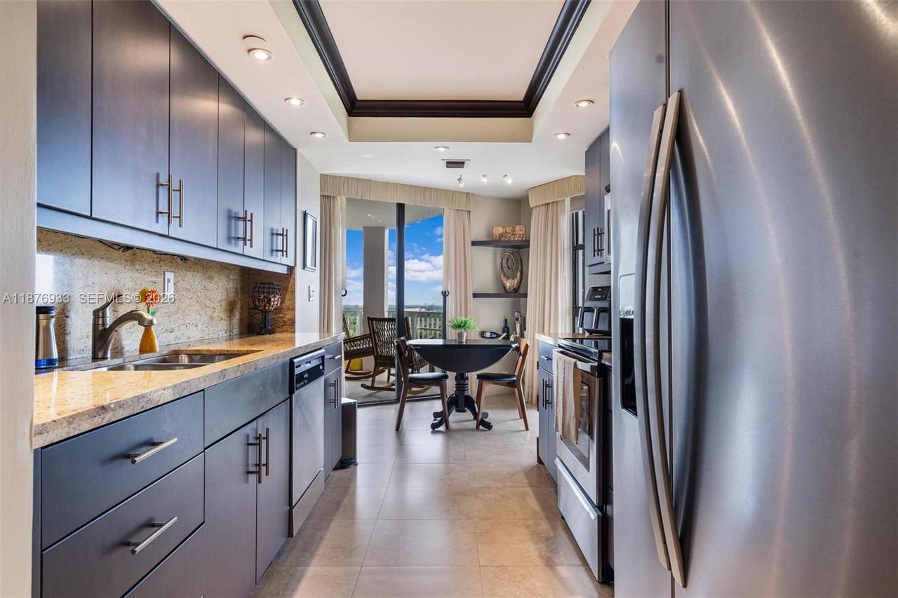 Real estate property located at 2000 Towerside Ter #1407, Miami-dade, Towers Of Quayside Condo, Miami, FL