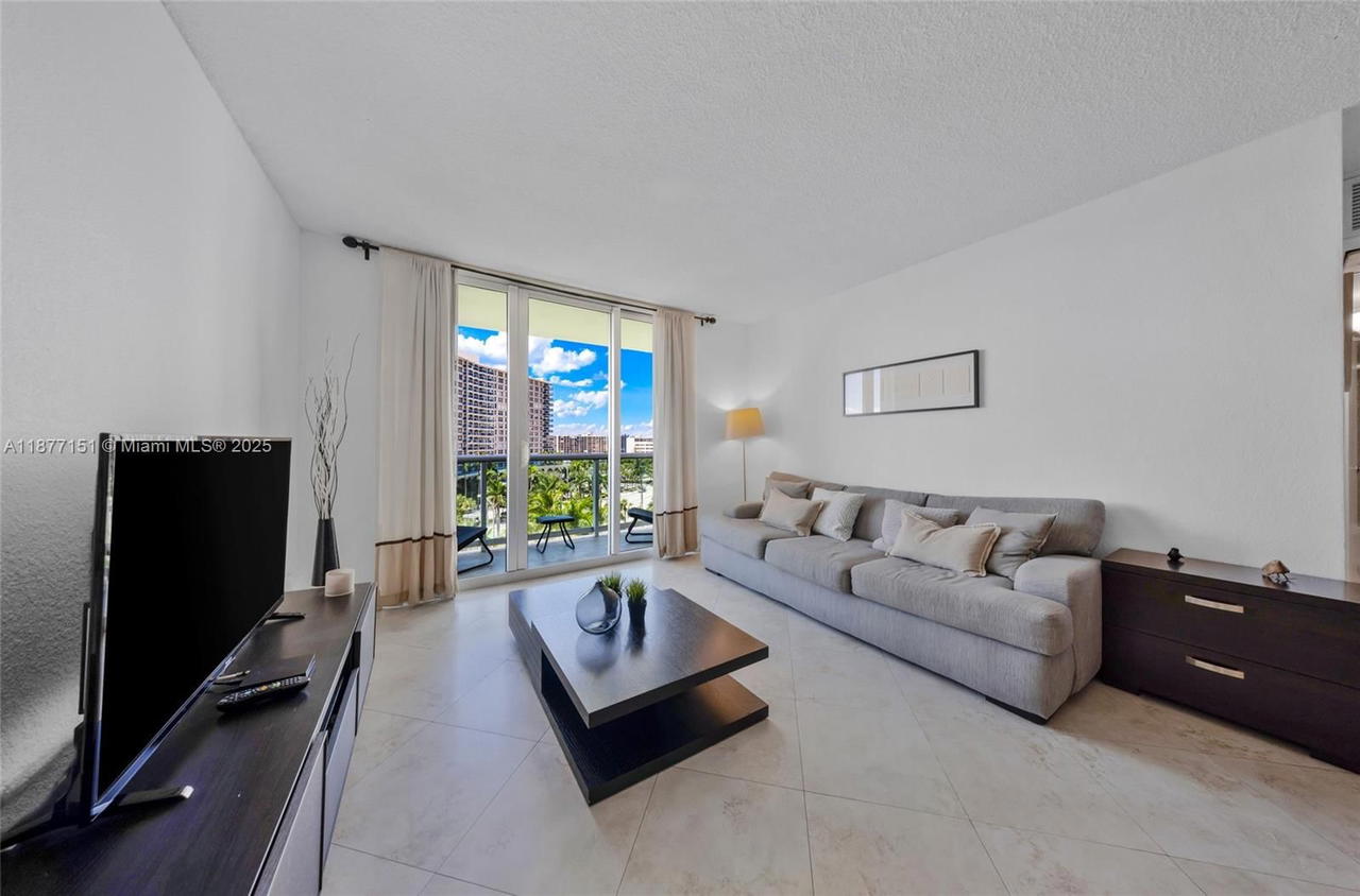 Real estate property located at 3901 Ocean Dr #7P, Broward, Tides On Hollywood Beach, Hollywood, FL