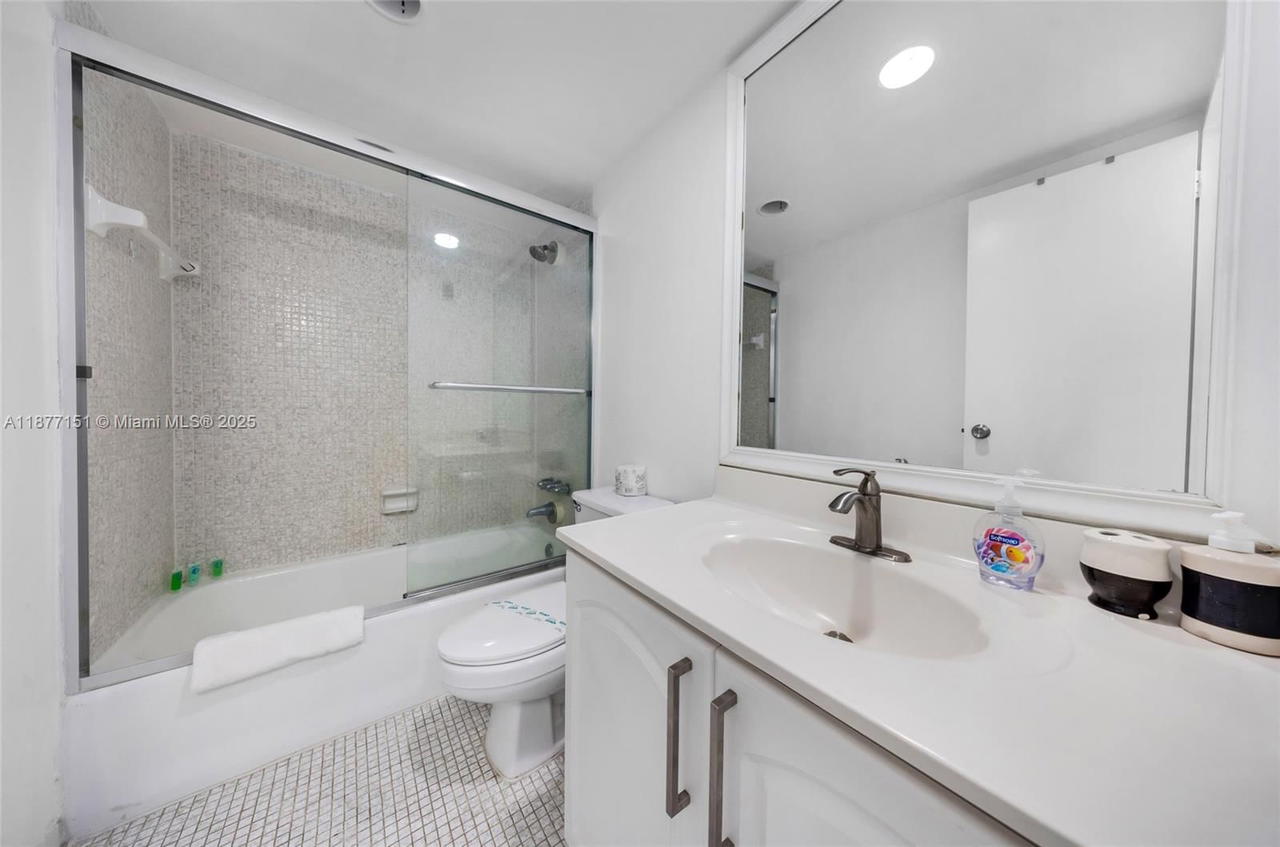 Real estate property located at 3901 Ocean Dr #7P, Broward, Tides On Hollywood Beach, Hollywood, FL