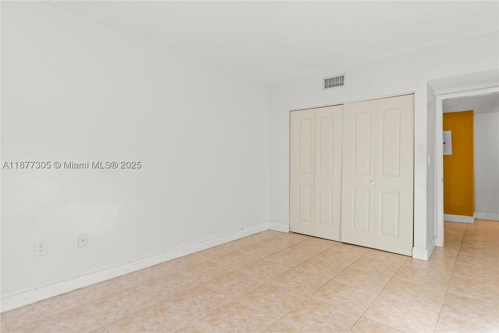 Real estate property located at 481 Ives Dairy Rd #303-4, Miami-dade, Summertree Vilg Calif Cl, Miami, FL