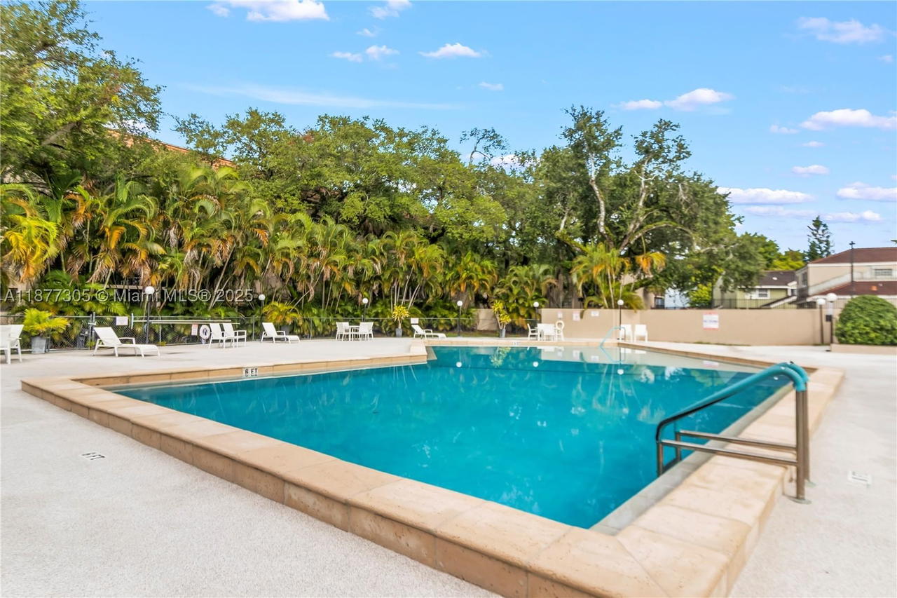 Real estate property located at 481 Ives Dairy Rd #303-4, Miami-dade, Summertree Vilg Calif Cl, Miami, FL