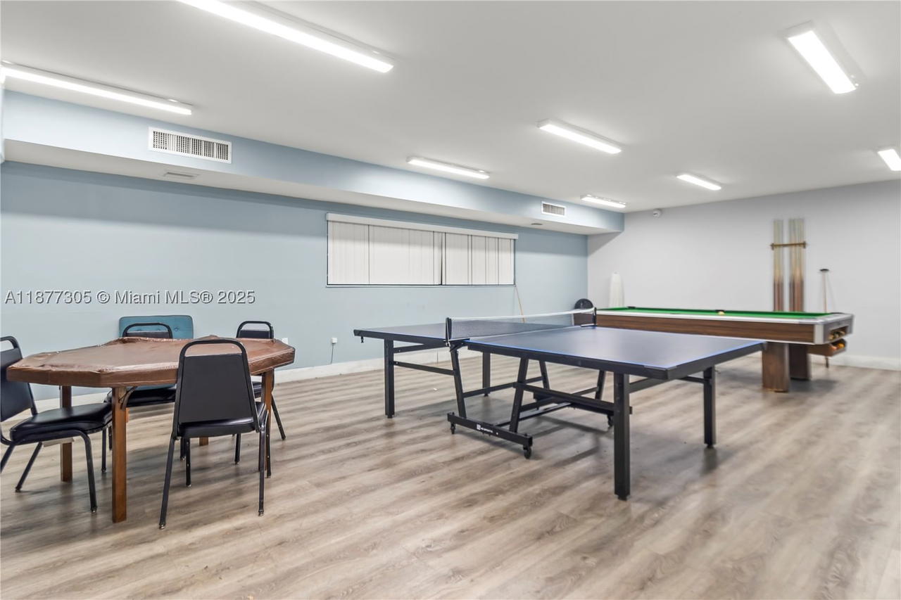 Real estate property located at 481 Ives Dairy Rd #303-4, Miami-dade, Summertree Vilg Calif Cl, Miami, FL