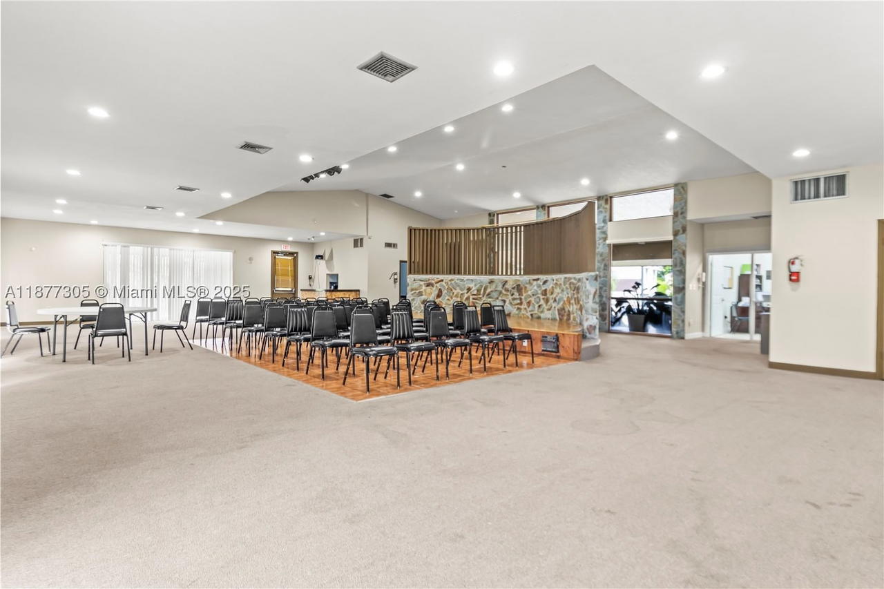 Real estate property located at 481 Ives Dairy Rd #303-4, Miami-dade, Summertree Vilg Calif Cl, Miami, FL
