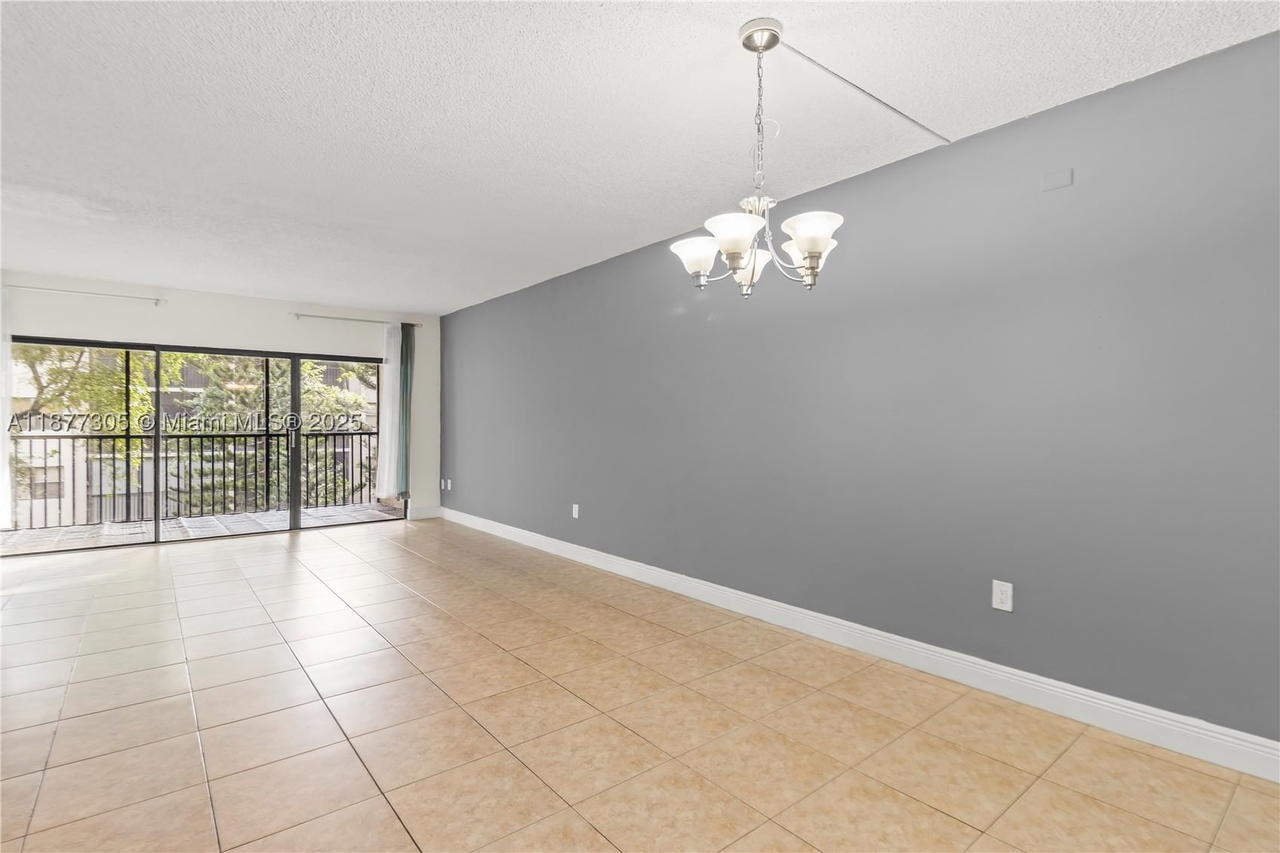Real estate property located at 481 Ives Dairy Rd #303-4, Miami-dade, Summertree Vilg Calif Cl, Miami, FL