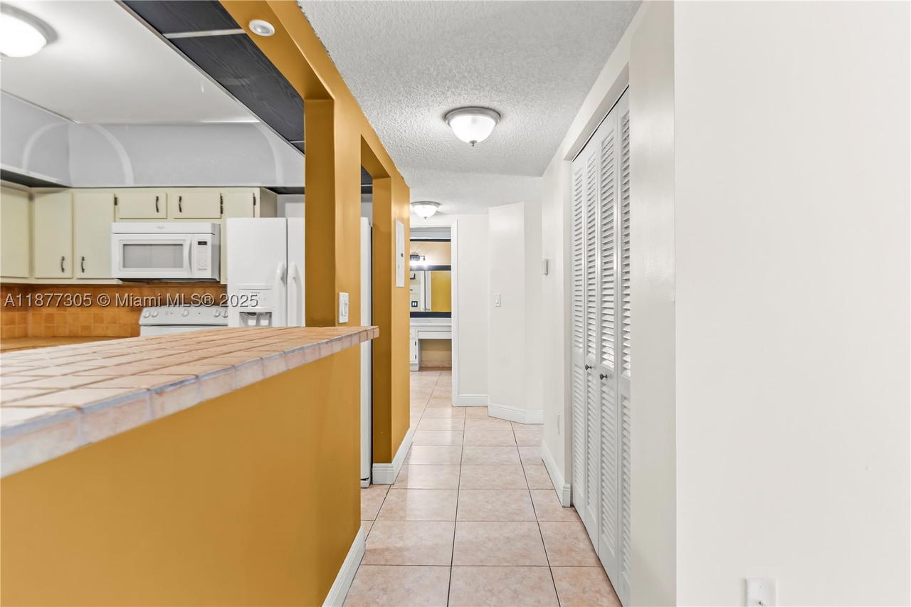 Real estate property located at 481 Ives Dairy Rd #303-4, Miami-dade, Summertree Vilg Calif Cl, Miami, FL
