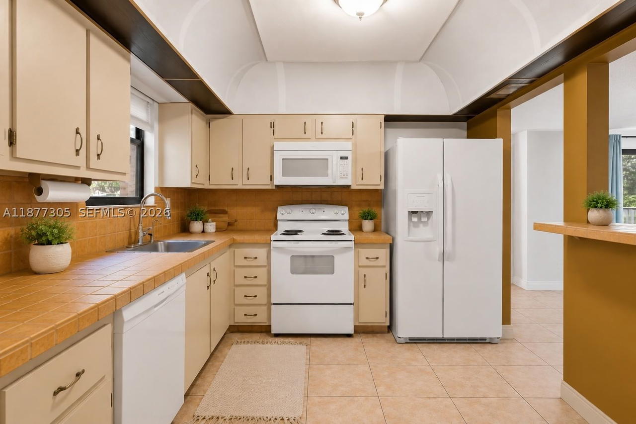 Real estate property located at 481 Ives Dairy Rd #303-4, Miami-dade, Summertree Vilg Calif Cl, Miami, FL
