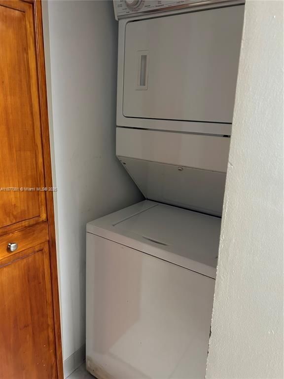 Real estate property located at 530 Park Rd #35-11, Broward, Hollywood Parc Condominiu, Hollywood, FL