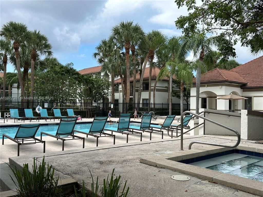 Real estate property located at 530 Park Rd #35-11, Broward, Hollywood Parc Condominiu, Hollywood, FL