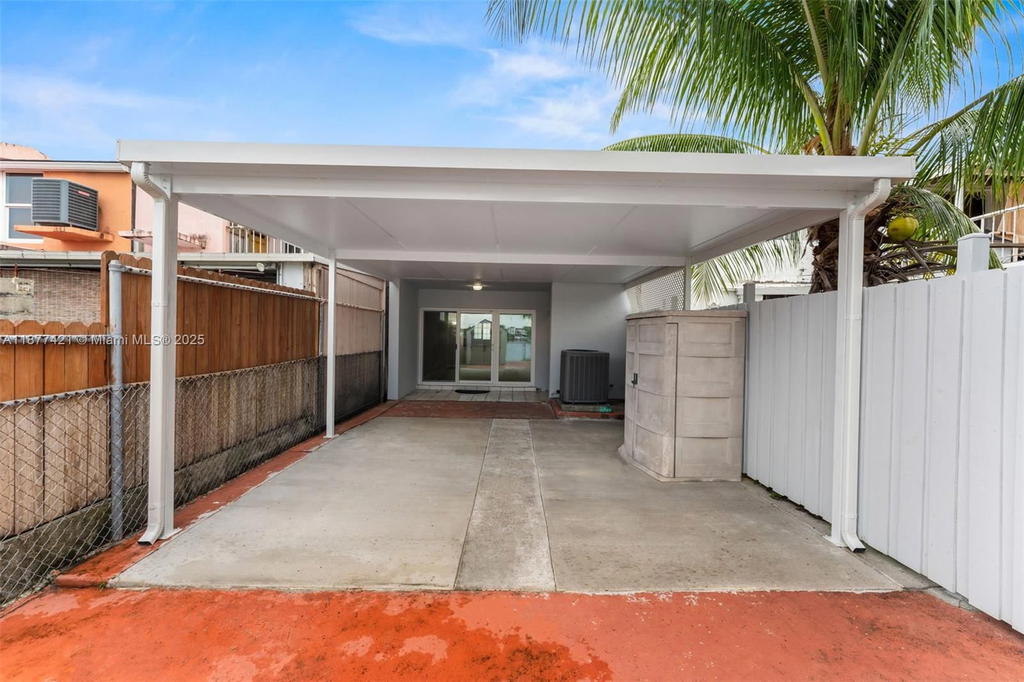 Real estate property located at 7025 19th Ct, Miami-dade, Chambers Land Company Sub, Hialeah, FL