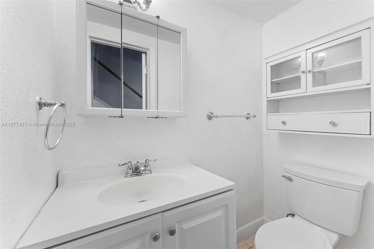 Real estate property located at 7025 19th Ct, Miami-dade, Chambers Land Company Sub, Hialeah, FL