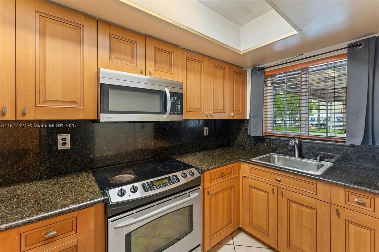 Real estate property located at 7025 19th Ct, Miami-dade, Chambers Land Company Sub, Hialeah, FL