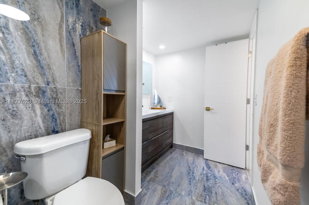 Real estate property located at 2401 Ocean Dr #2504, Broward, Britannia At Quadomain Co, Hollywood, FL