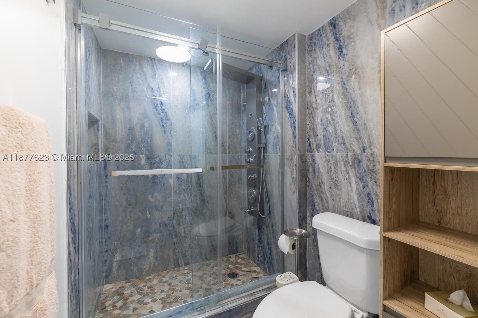 Real estate property located at 2401 Ocean Dr #2504, Broward, Britannia At Quadomain Co, Hollywood, FL