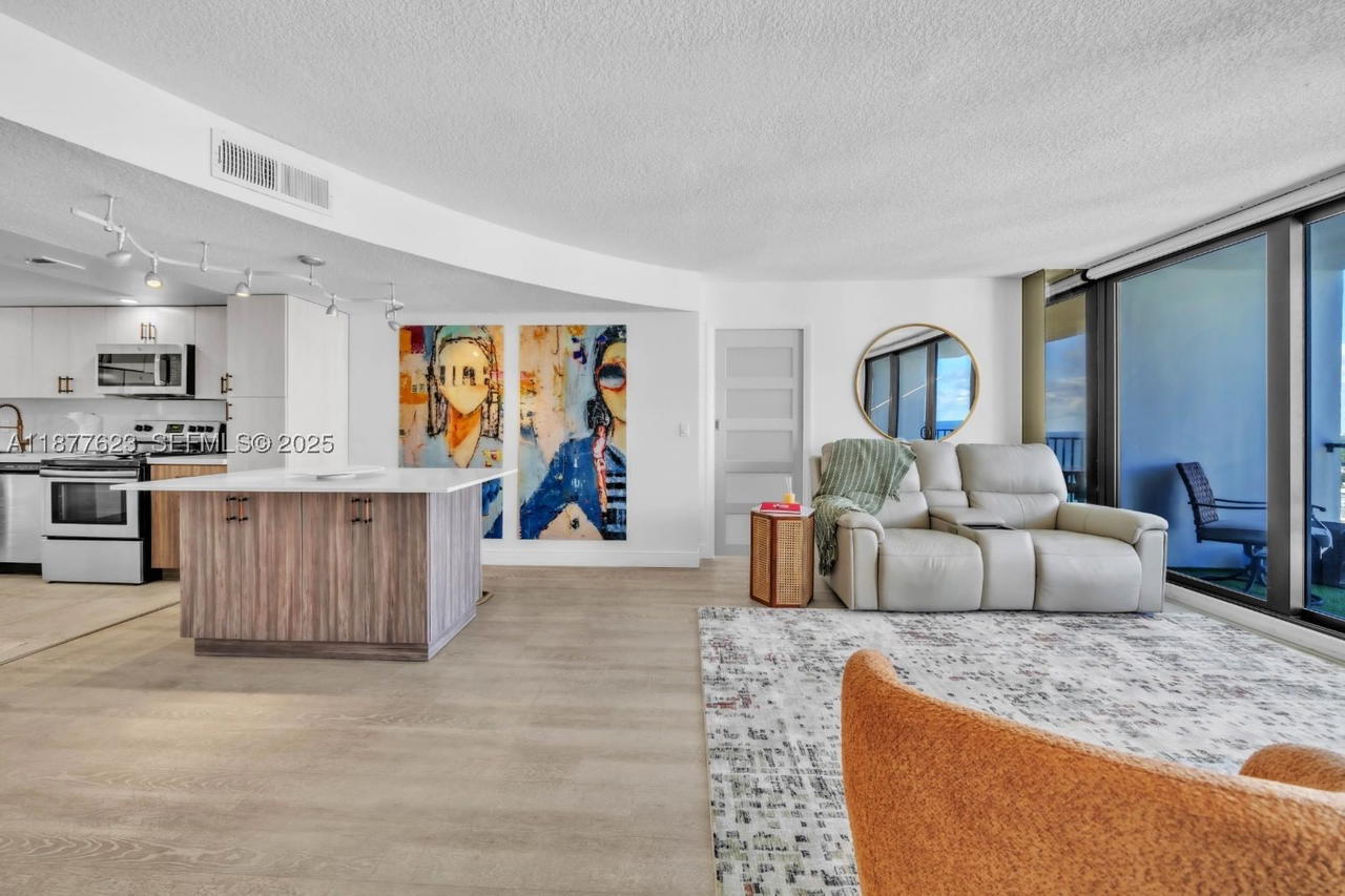 Real estate property located at 2401 Ocean Dr #2504, Broward, Britannia At Quadomain Co, Hollywood, FL