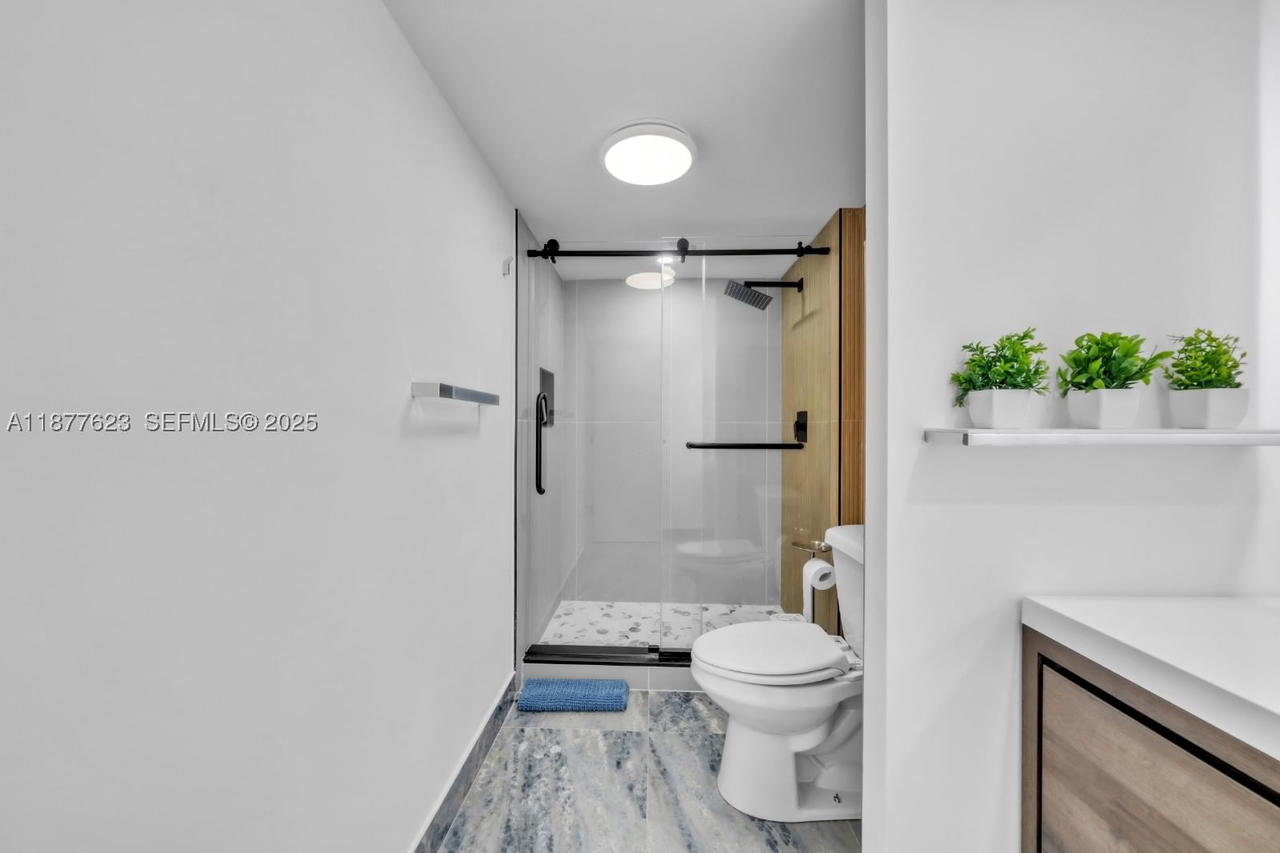 Real estate property located at 2401 Ocean Dr #2504, Broward, Britannia At Quadomain Co, Hollywood, FL