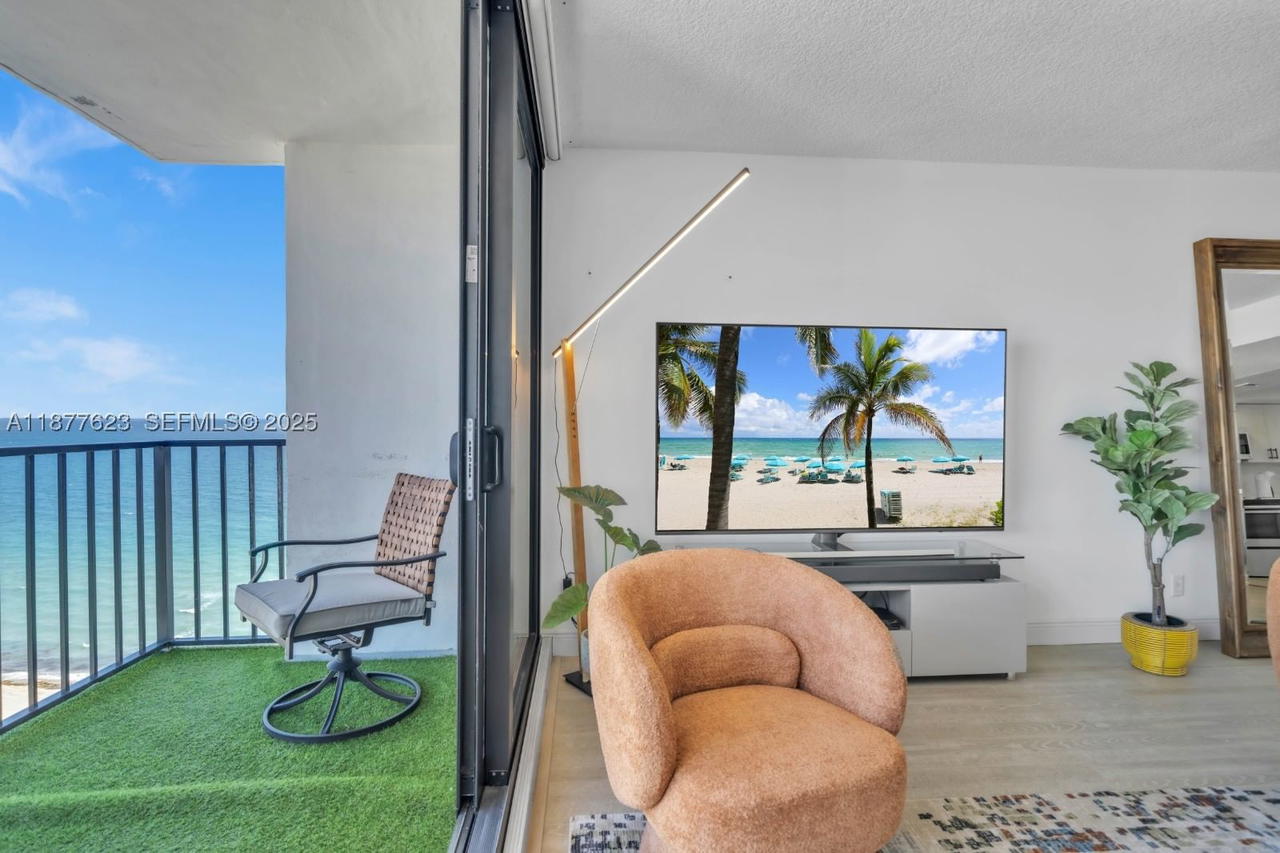 Real estate property located at 2401 Ocean Dr #2504, Broward, Britannia At Quadomain Co, Hollywood, FL