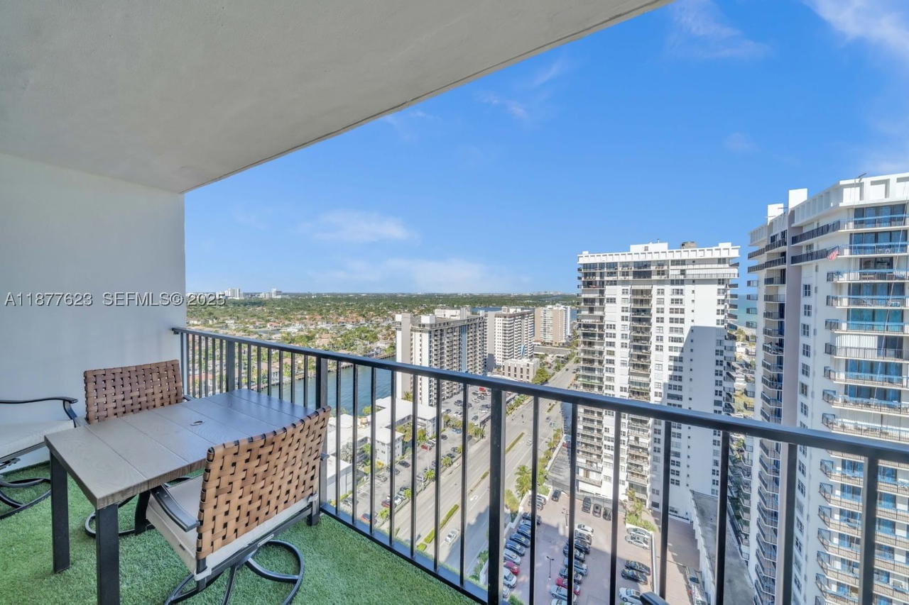 Real estate property located at 2401 Ocean Dr #2504, Broward, Britannia At Quadomain Co, Hollywood, FL