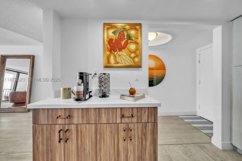 Real estate property located at 2401 Ocean Dr #2504, Broward, Britannia At Quadomain Co, Hollywood, FL