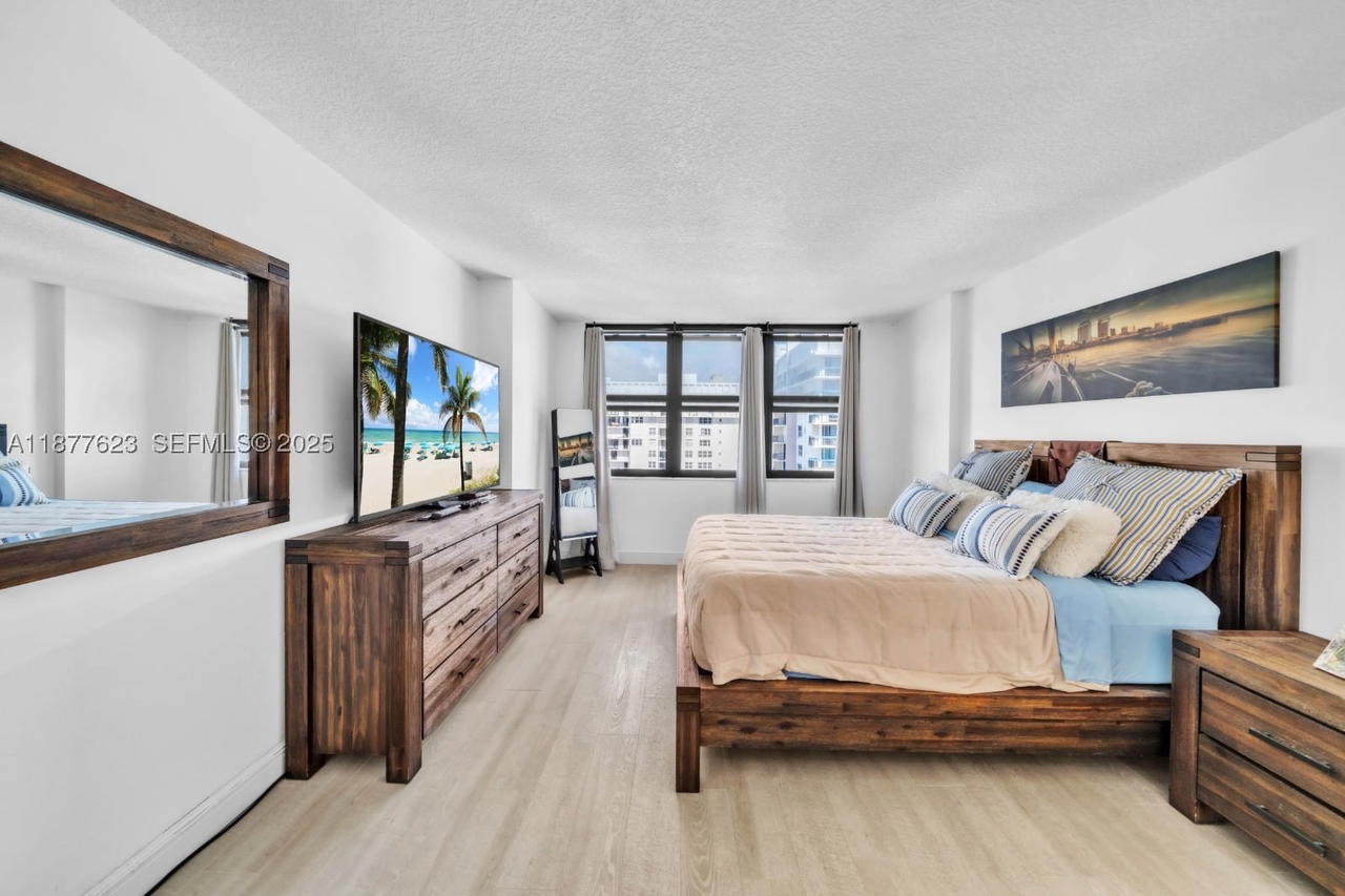 Real estate property located at 2401 Ocean Dr #2504, Broward, Britannia At Quadomain Co, Hollywood, FL