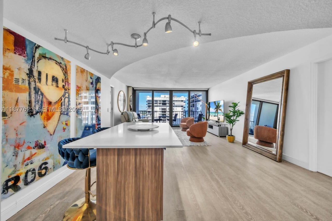 Real estate property located at 2401 Ocean Dr #2504, Broward, Britannia At Quadomain Co, Hollywood, FL